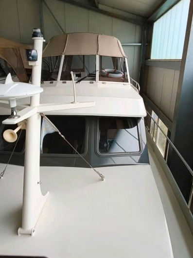 Linssen Grand Sturdy 35 SL AC - hier ein Blick vom Vorschiff auf die Yacht