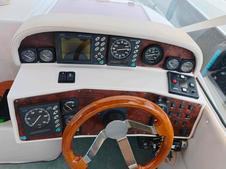 Motoryacht Nordan 7800 - Blick auf den Steuerstand