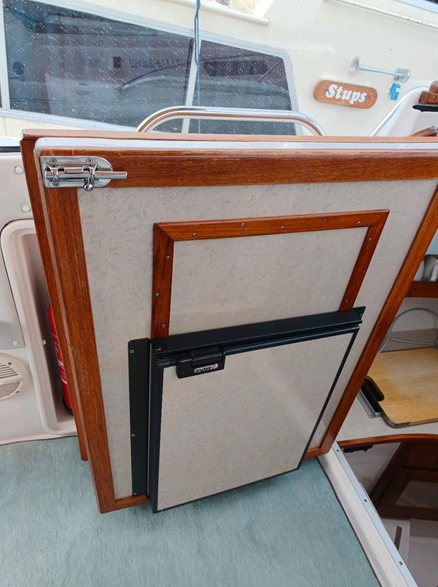 Motoryacht Nordan 7800 - Blick auf die Tür des Abgangs