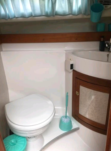 Motoryacht Nordan 7800 - Blick in die Toilette