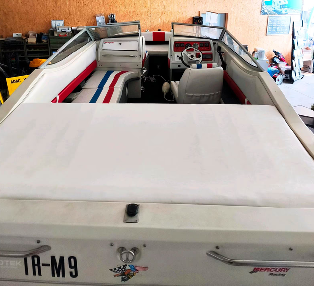 Wellcraft Eclipse 215 XL - hier ein Blick auf das gesamte Boot von Achtern